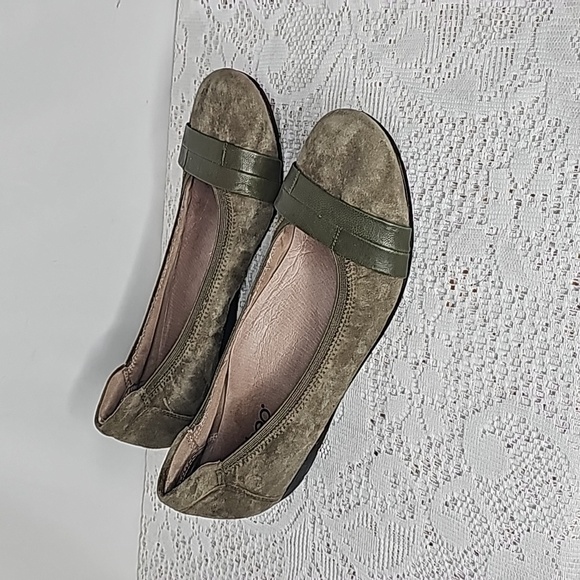 Abeo Tessa biosystem b.i.o. system leather slip on flats shoes green tan sz 9 - Picture 1 of 6